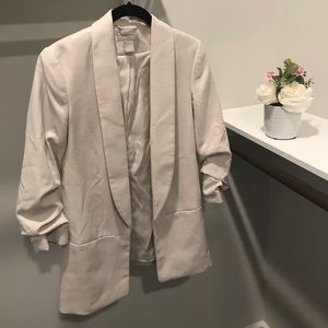 H&M cream oversized blazer size 0 ruched sleeves